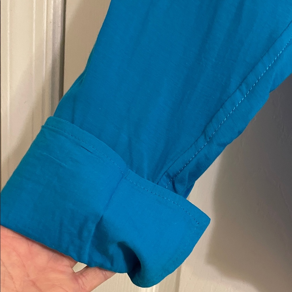 J. Crew woman’s Blue Button-Down Shirt NEW - Picture 4 of 7
